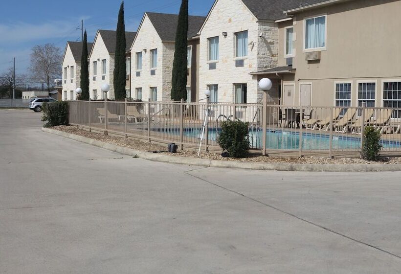 فندق Comfort Suites