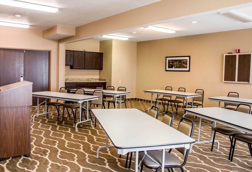 فندق Comfort Suites