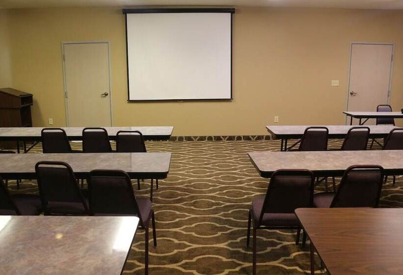 فندق Comfort Suites