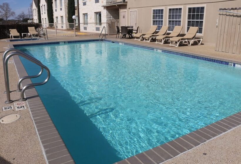 فندق Comfort Suites