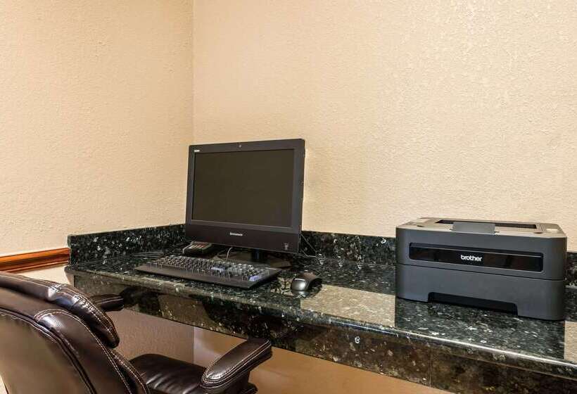 בית מלון כפרי Comfort Suites Tampa Airport North