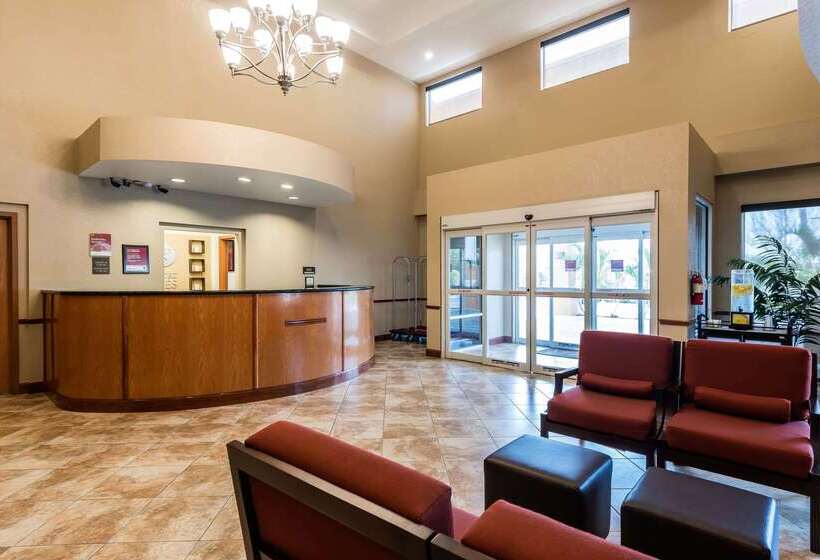 בית מלון כפרי Comfort Suites Tampa Airport North