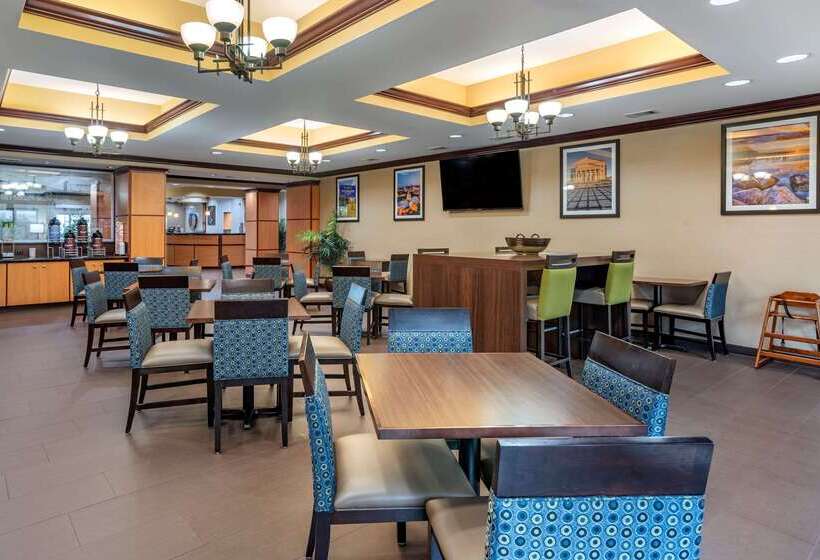 호텔 Comfort Suites