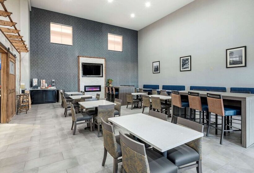 ホテル Comfort Suites West Memphis I40 I55