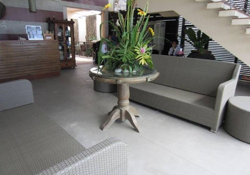 Otel Crown Regency Beach Resort