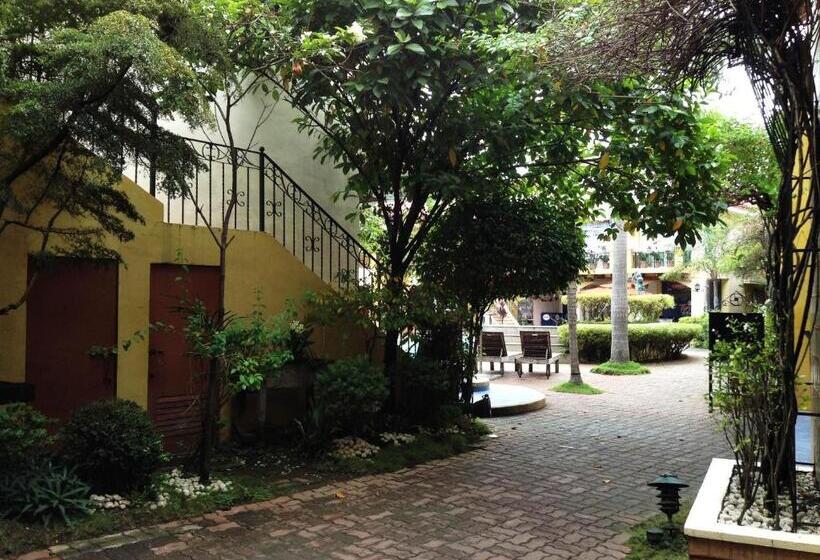 هتل Crown Regency Residences Davao