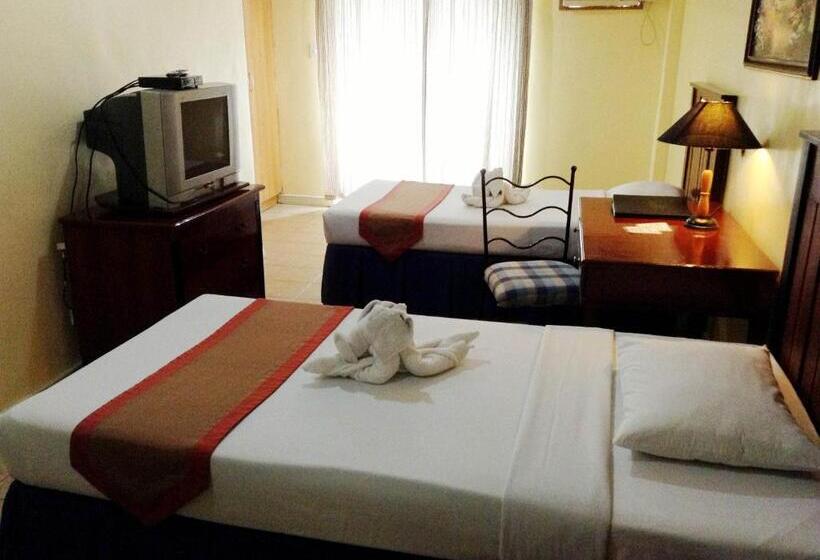 هتل Crown Regency Residences Davao