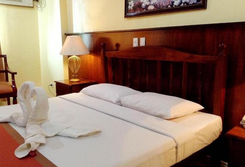 هتل Crown Regency Residences Davao