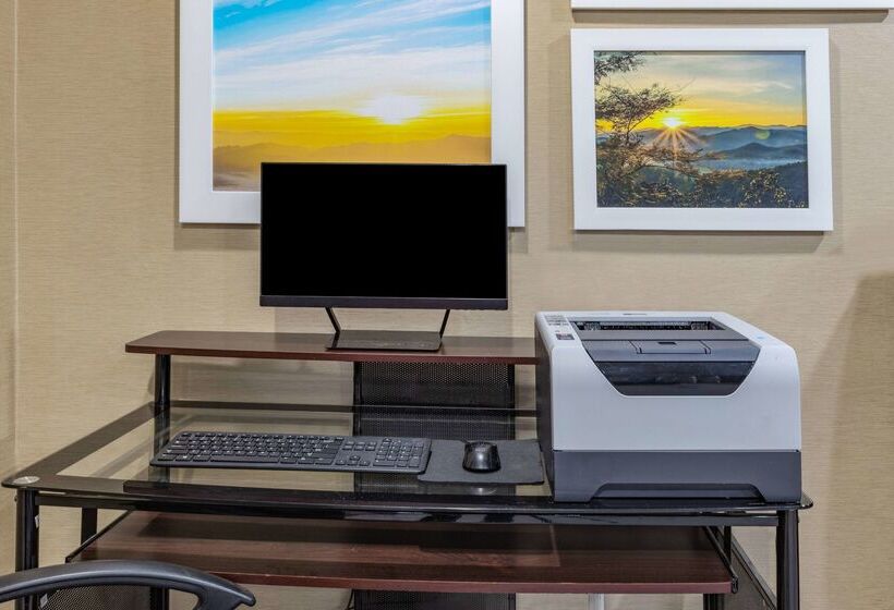 Отель Days Inn & Suites By Wyndham San Antonio Near Frost Bank Center