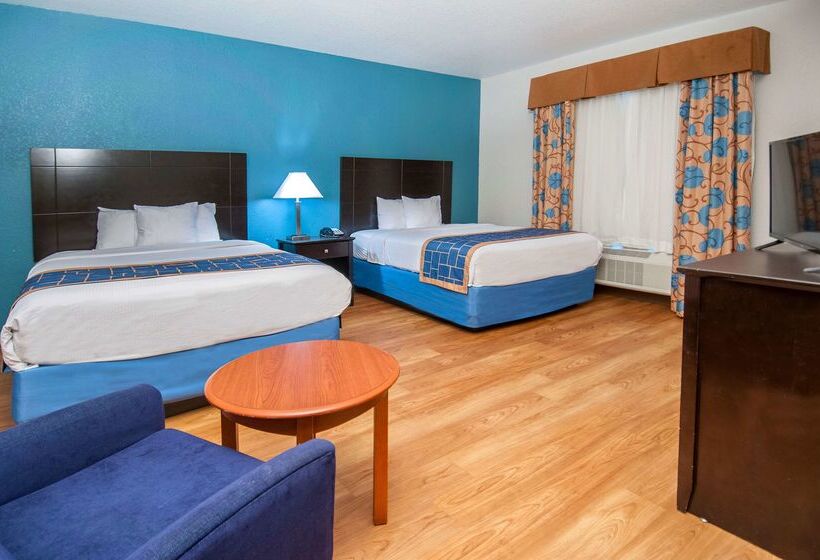 Отель Days Inn & Suites By Wyndham San Antonio Near Frost Bank Center