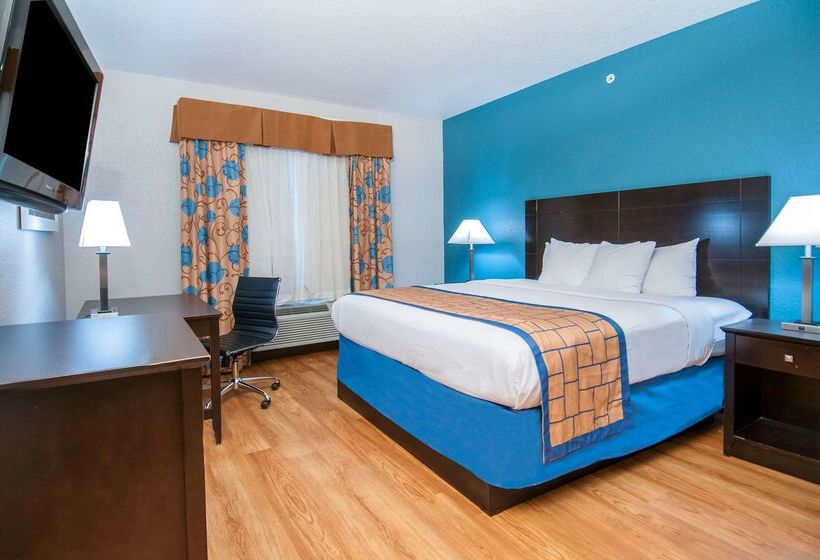 Отель Days Inn & Suites By Wyndham San Antonio Near Frost Bank Center
