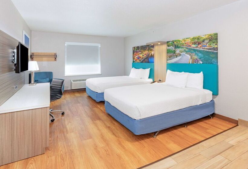 Отель Days Inn & Suites By Wyndham San Antonio Near Frost Bank Center