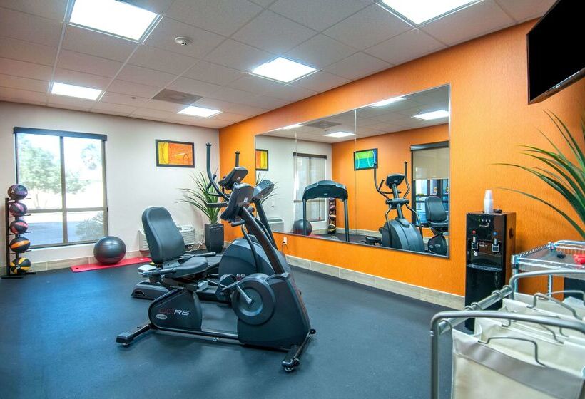 호텔 Days Inn & Suites By Wyndham San Antonio Near Frost Bank Center