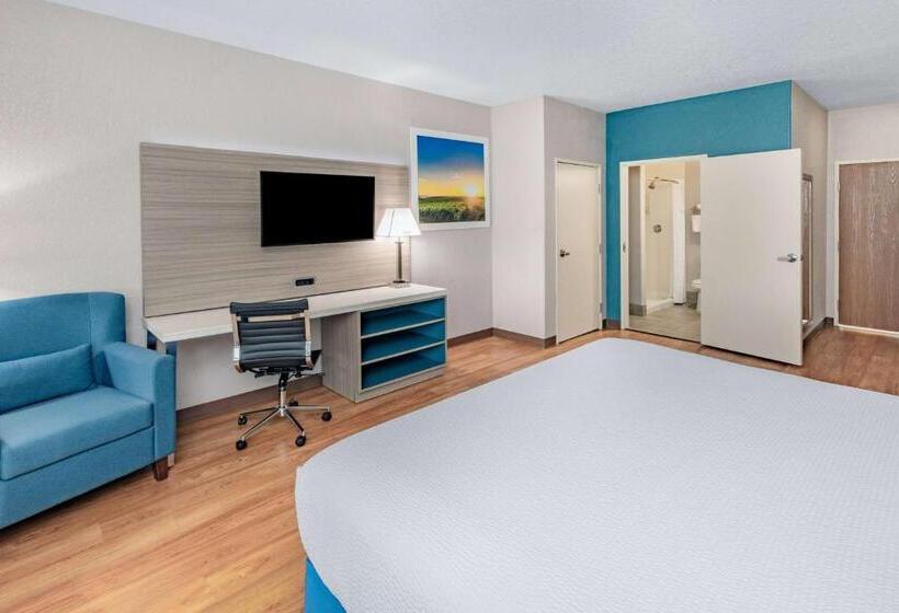 Отель Days Inn & Suites By Wyndham San Antonio Near Frost Bank Center