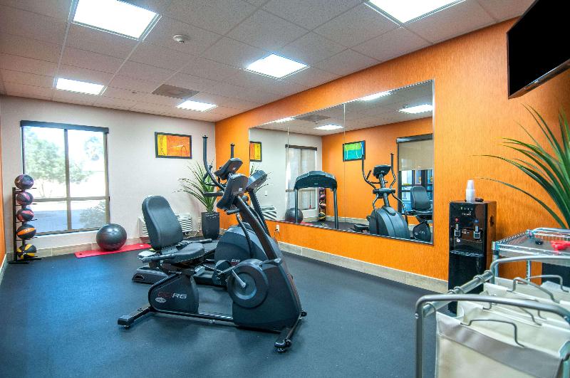 Отель Days Inn & Suites By Wyndham San Antonio Near Frost Bank Center