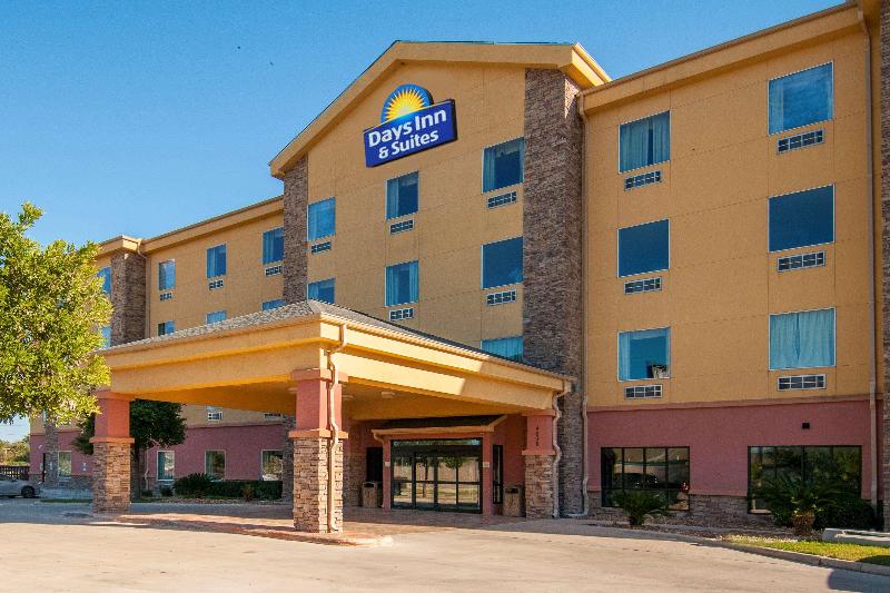 호텔 Days Inn & Suites By Wyndham San Antonio Near Frost Bank Center