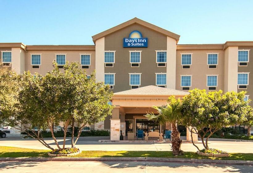 호텔 Days Inn & Suites By Wyndham San Antonio Near Frost Bank Center