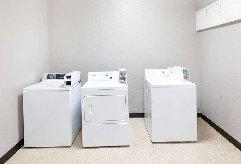 호텔 Days Inn & Suites By Wyndham San Antonio Near Frost Bank Center