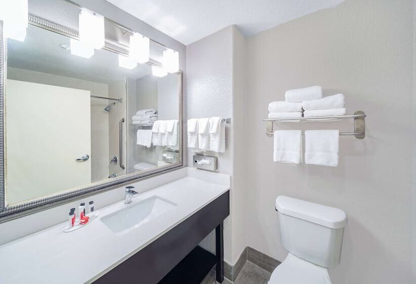 호텔 Days Inn & Suites By Wyndham San Antonio Near Frost Bank Center