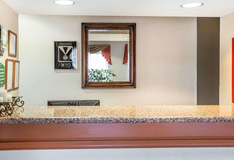 בית מלון כפרי Econo Lodge