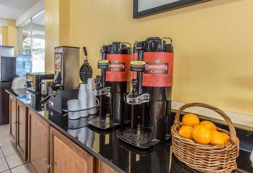 Отель Econo Lodge Byron