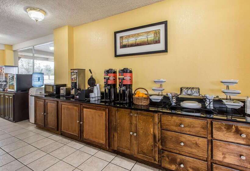 Отель Econo Lodge Byron