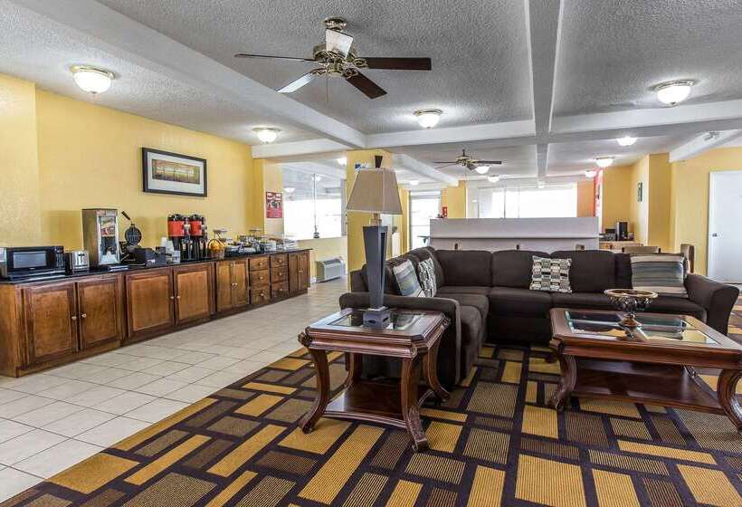 Отель Econo Lodge Byron