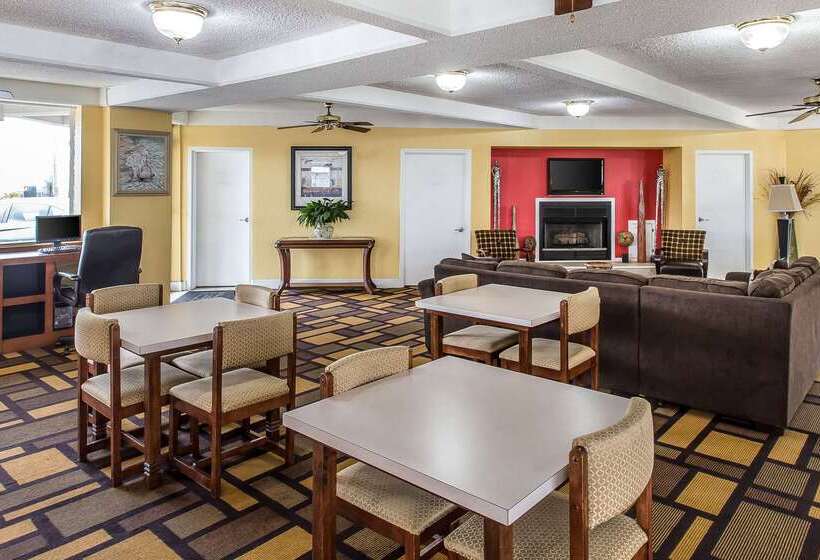 هتل Econo Lodge Byron
