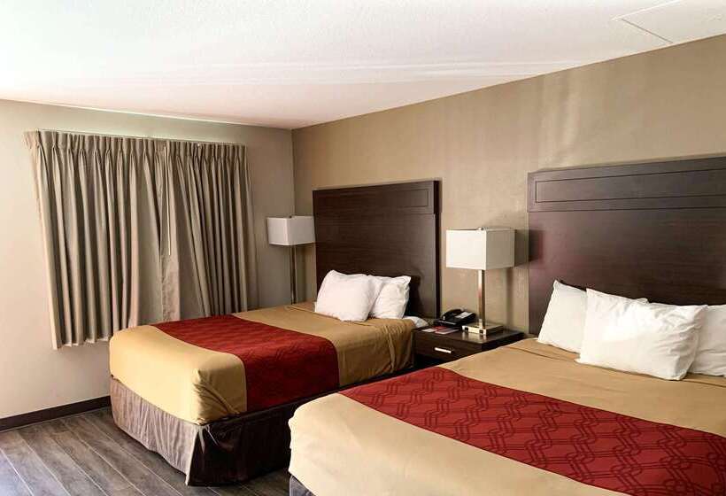 Отель Econo Lodge City Center