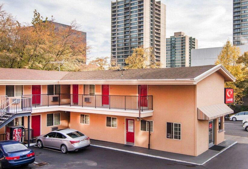 Отель Econo Lodge City Center