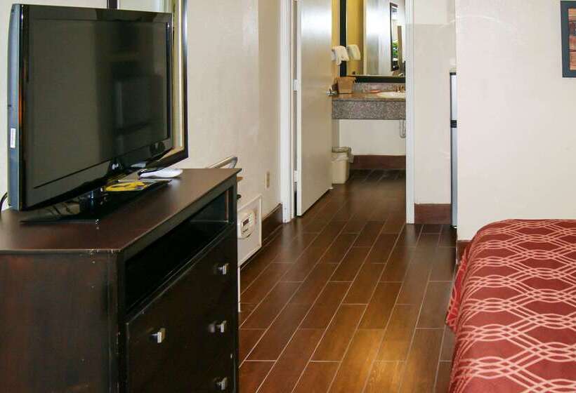 هتل Econo Lodge Inn & Suites West  Energy Corridor