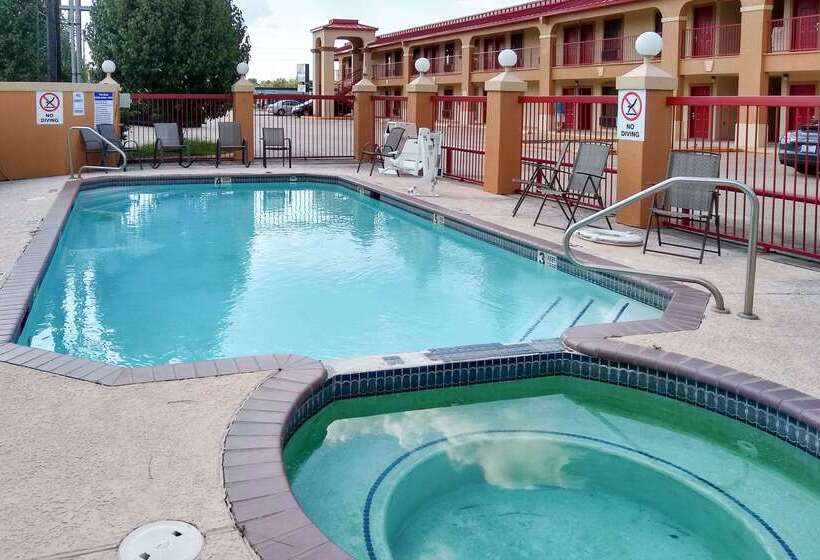 בית מלון כפרי Econo Lodge Inn & Suites West  Energy Corridor