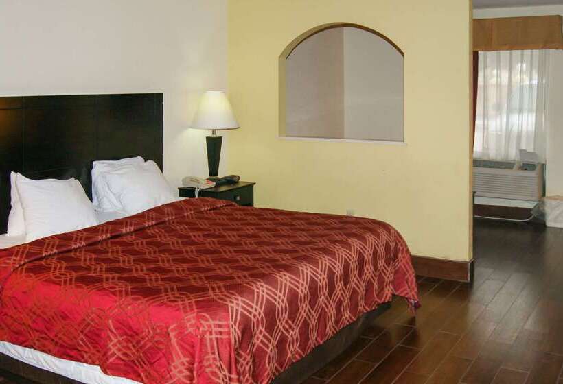 בית מלון כפרי Econo Lodge Inn & Suites West  Energy Corridor