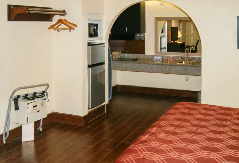 בית מלון כפרי Econo Lodge Inn & Suites West  Energy Corridor