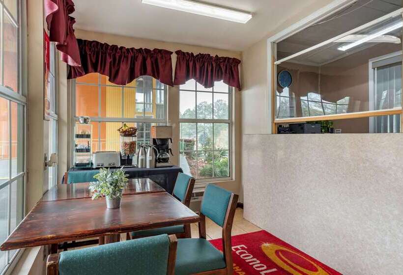 Отель Econo Lodge