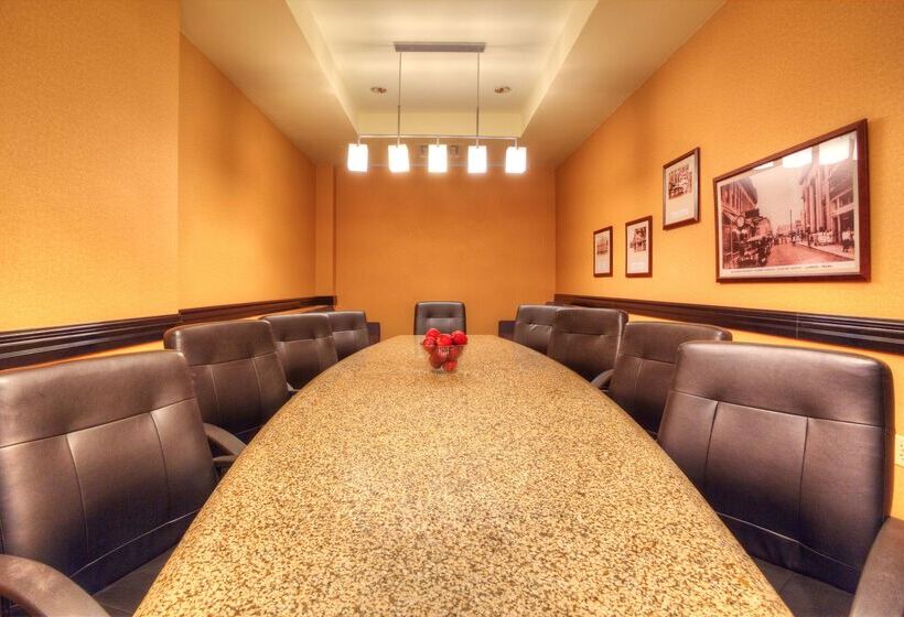 هتل Embassy Suites By Hilton Laredo