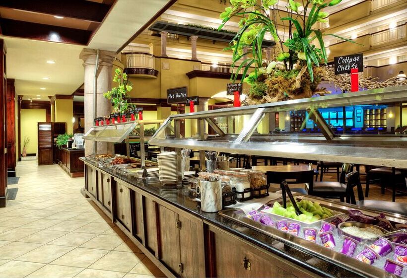 هتل Embassy Suites By Hilton Laredo