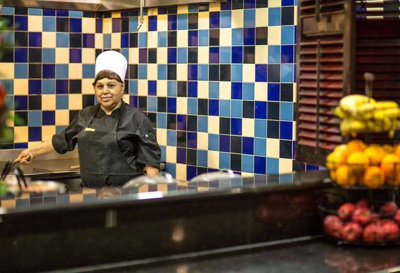 هتل Embassy Suites By Hilton Laredo