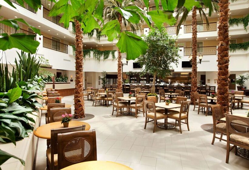 Embassy Suites La Quinta Hotel & Spa