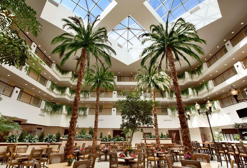 Embassy Suites La Quinta Hotel & Spa