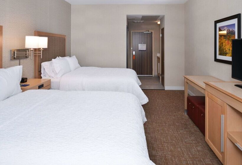 Отель Hampton Inn & Suites Denverspeer Boulevard