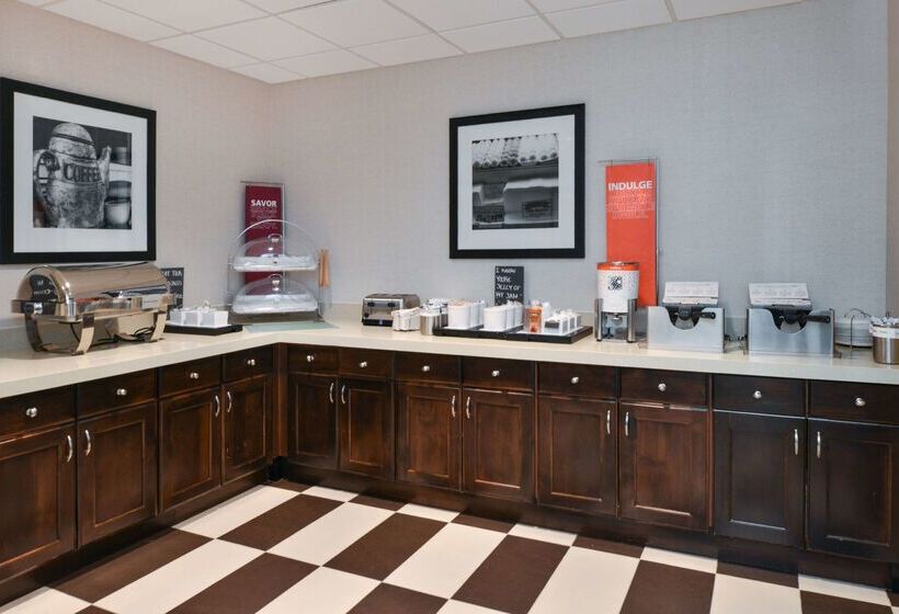 Отель Hampton Inn & Suites Denverspeer Boulevard