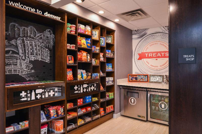 Отель Hampton Inn & Suites Denverspeer Boulevard