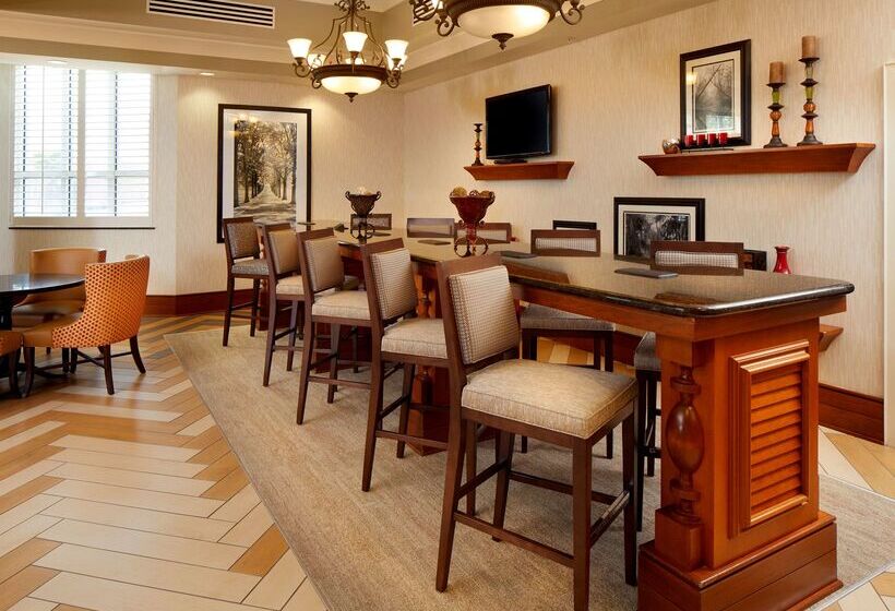 Отель Hampton Inn & Suites Savannah/midtown