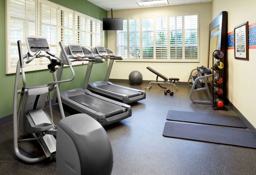 Отель Hampton Inn & Suites Savannah/midtown