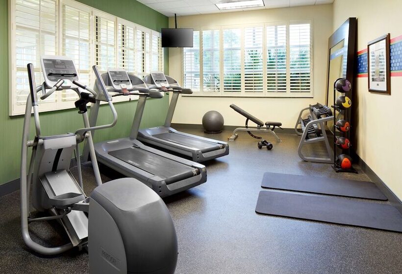 Отель Hampton Inn & Suites Savannah/midtown