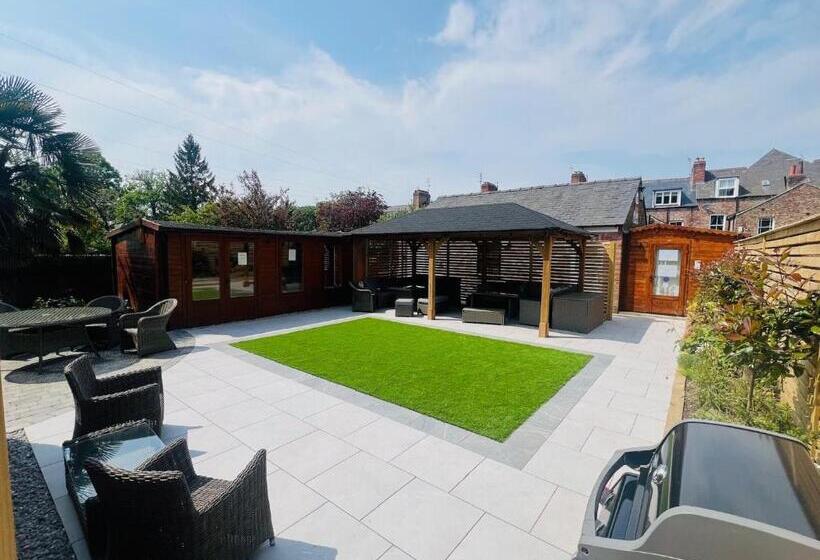 Hedley House Hotel & Apartments