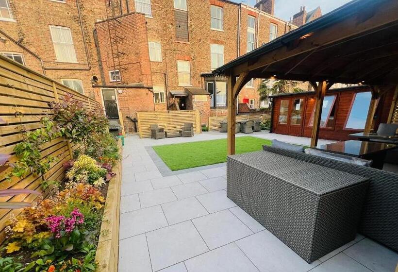 Hedley House Hotel & Apartments