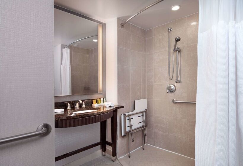 هتل Hilton Baltimore Inner Harbor