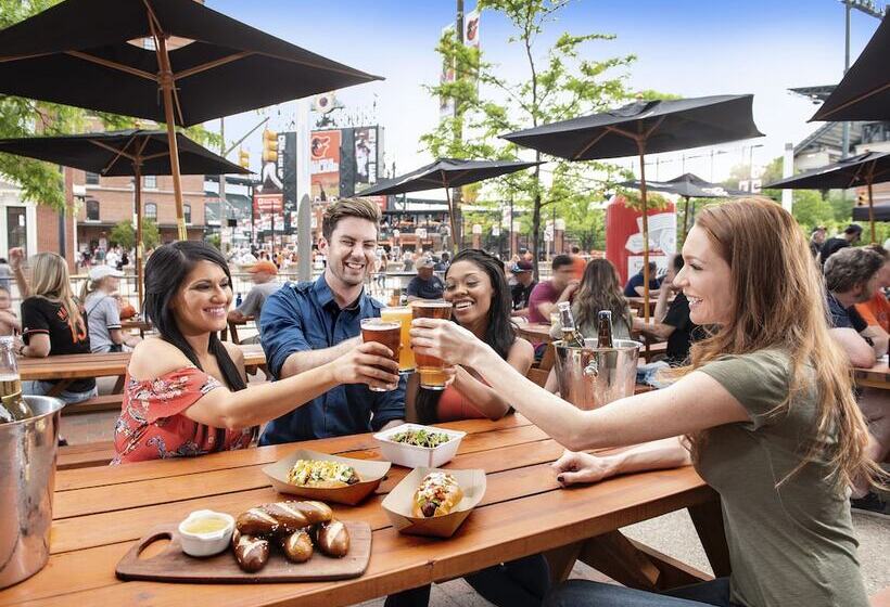 هتل Hilton Baltimore Inner Harbor